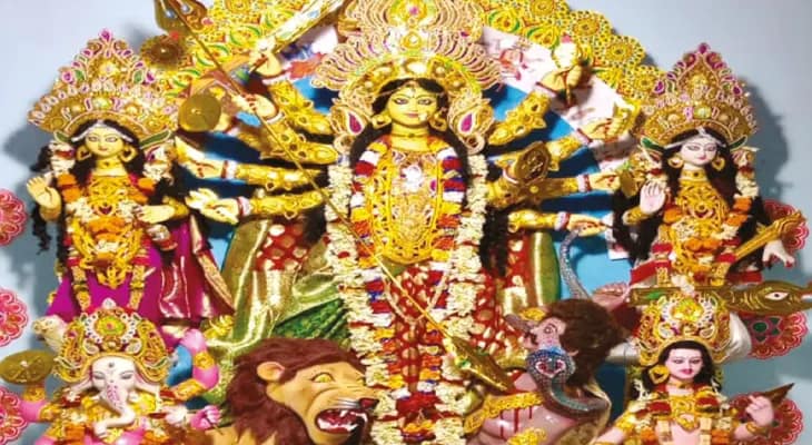 গুহনিয়োগী বাড়ির পুজোয় অষ্টমী ও নবমীতে মায়ের ভোগে থাকে ১২ রকমের মাছের পদ, একচালার প্রতিমা, মায়ের গায়ের রং অতসী ফুলের মতো