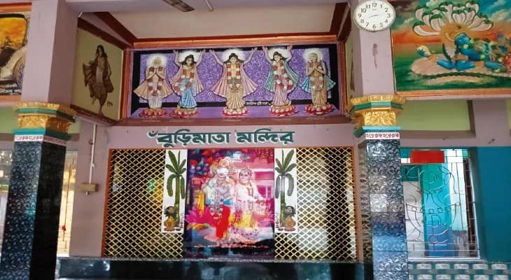 থিমের চাকচিক্য না থাকলেও ভিড় জমে চকবুড়িমার পুজোয়