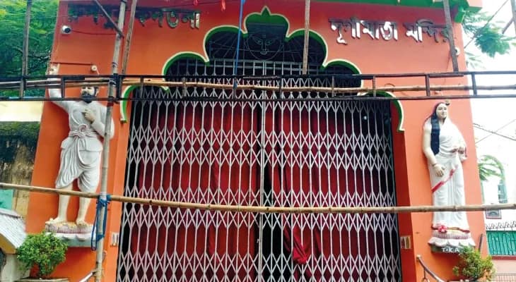 দশটি সর্বজনীন পুজো ঘিরে ১০ নম্বর ওয়ার্ডে যেন আনন্দের হাট