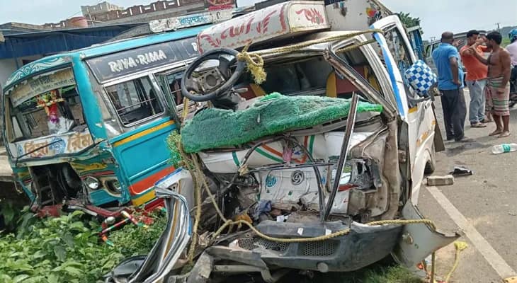 মুর্শিদাবাদের হরিহরপাড়ার চোয়াখাসপাড়ায় পথ দুর্ঘটনায় জখম ২