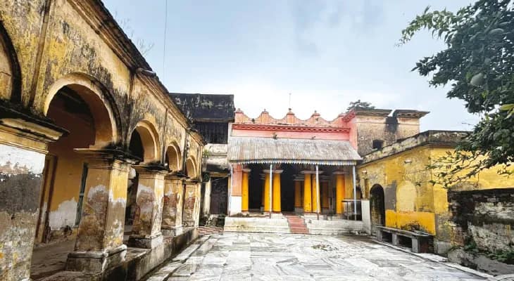 ৪০ লিটারের পিতলের ঘটে পুজো হয় মঙ্গলকোটের কোঙার বাড়িতে