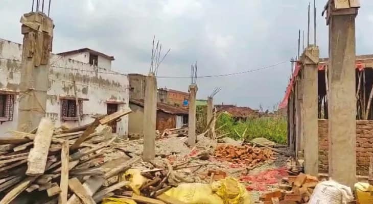 মল্লিকপুরে ভাঙল নির্মীয়মাণ বহুতলের ছাদ, চাঞ্চল্য