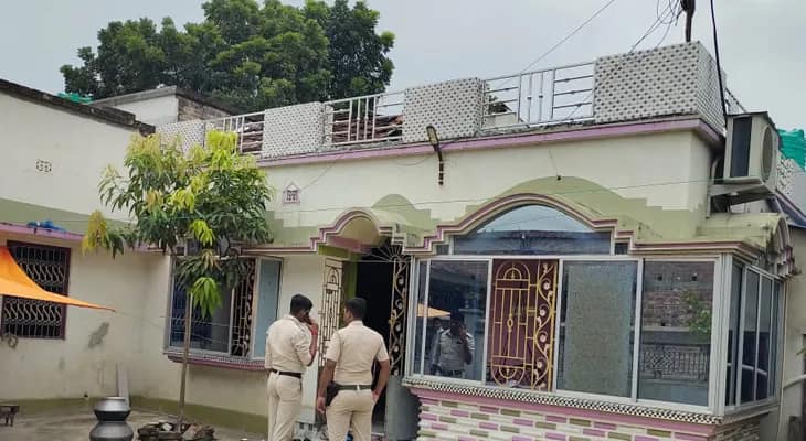 জাল আধার ও ভোটার কার্ড তৈরি চক্রের হদিশ পেতে পেট্রাপোল সীমান্তে রাজ্য পুলিশের এসটিএফের সঙ্গে তল্লাশি চালাচ্ছে কেন্দ্রীয় এজেন্সি