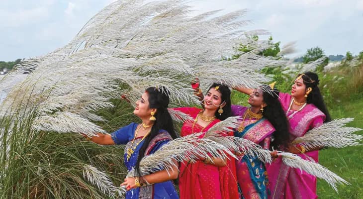 শিউলি-কাশফুল-তর্পণে বাঙালি মননে আগমনির জলতরঙ্গে সুর তোলে মহালয়া