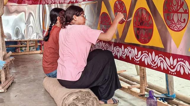 বন্যার দুর্ভোগ কাটিয়ে দুর্গোৎসবে মাততে চূড়ান্ত প্রস্তুত ঘাটালবাসী