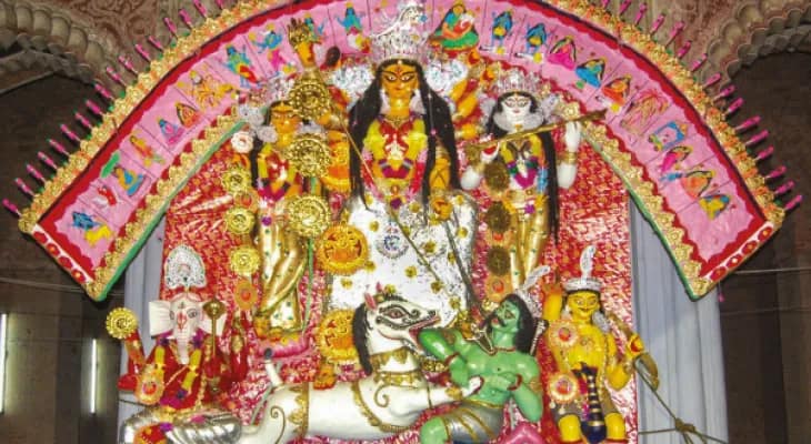 কৃষ্ণনগর রাজবাড়িতে দেবী দুর্গা  পূজিতা হন রাজরাজেশ্বরী রূপে