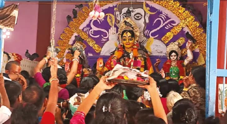 বদলে যায় বাহন, দশমীতে দেবী আরাধনা শুরু ডুয়ার্সে