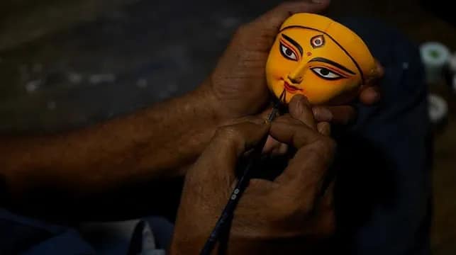 সন্ধির সময় কেঁপে ওঠেন মা, বেঁধে রাখা হয় ভাতারের খেরুর গ্রামের দেবী দুর্গাকে