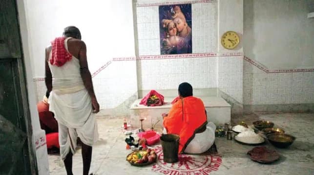 মহিষের রক্তে মা চণ্ডী লেখা পুঁথিই আনাড়ার চক্রবর্তীদের দেবী প্রতিমা