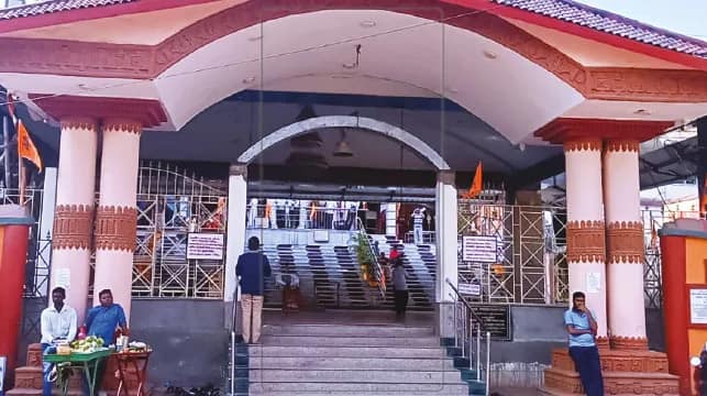 সারাবছর কালী রূপ, দুর্গাপুজোয় পার্বতী, দেবীর পুজো ঘিরে সেজেছে ৫১ পীঠের নলাটেশ্বরী মন্দির