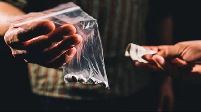 ফের চালু লালগোলার ‘হেরোইন হাব’? বারবার মাদক উদ্ধারে বাড়ছে উদ্বেগ