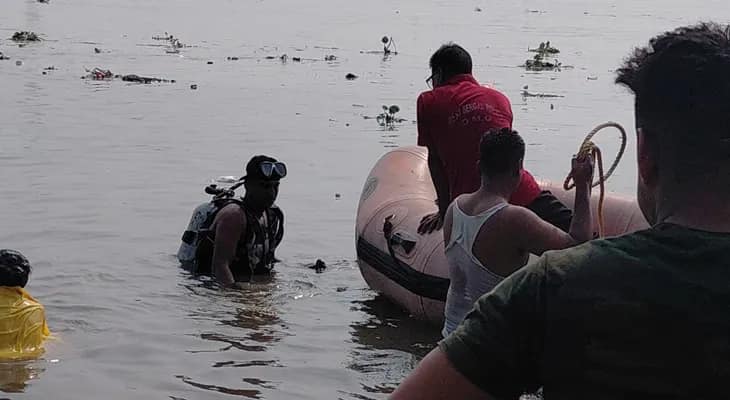 রবিবার সকালে উলুবেড়িয়া কালীবাড়ি ঘাটে তর্পণ করতে এসে নদীতে তলিয়ে গেল এক নাবালিকা