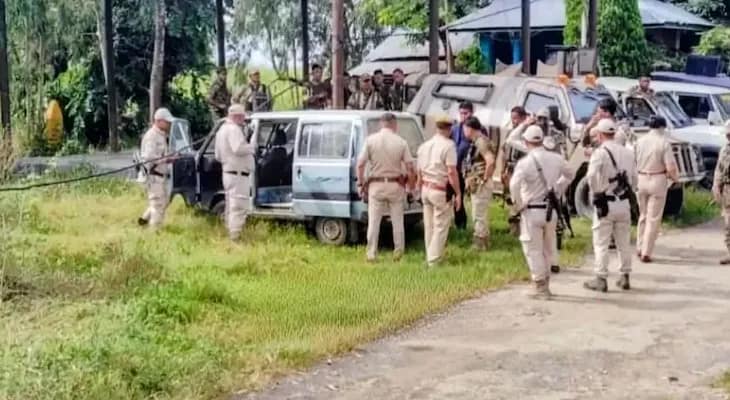 মণিপুরে সেনা কনভয়ে হামলার ঘটনায় আটক দুই, উদ্ধার অ্যামবুশে ব্যবহৃত গাড়ি