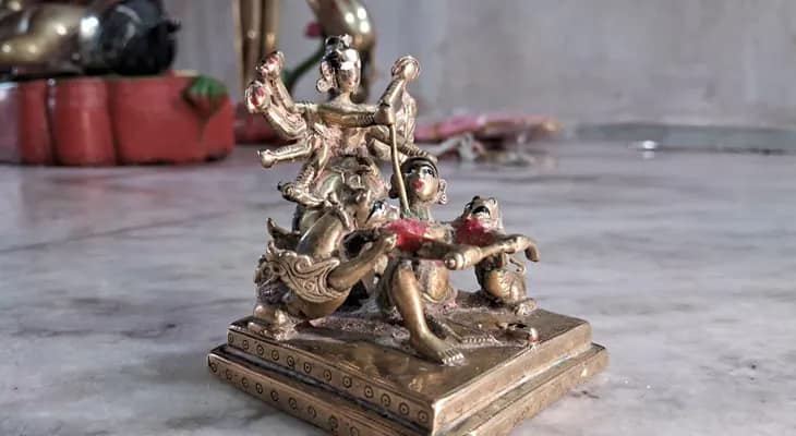 অন্দরমহল থেকে নাটমন্দিরে এল সোনার দুর্গা, উৎসবের আমেজ জলপাইগুড়ি রাজবাড়িতে