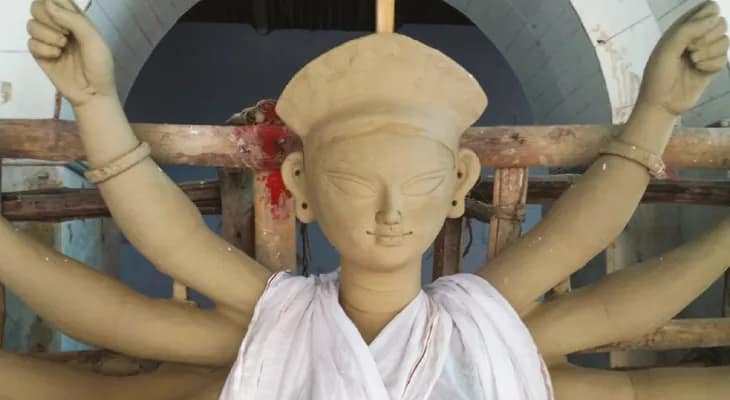 ক্যান্মায়ন মাঝের বাড়ির দুর্গোৎসবে পুজো পান রাম, লক্ষ্ণণ আর সীতাও