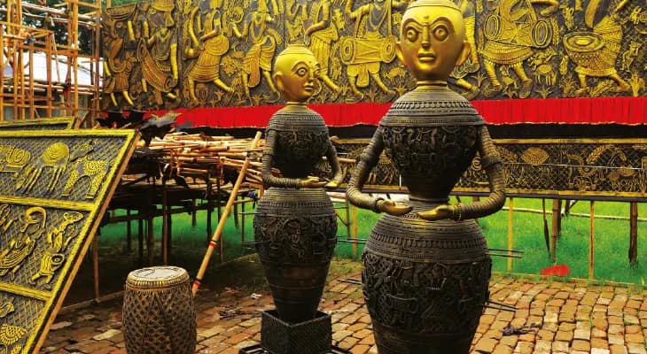 চূড়ান্ত বাস্তব থেকে সীমাহীন কল্পনার জগতে  ভর দিয়ে থিমসজ্জা উত্তরপাড়া থেকে চুঁচুড়ায়