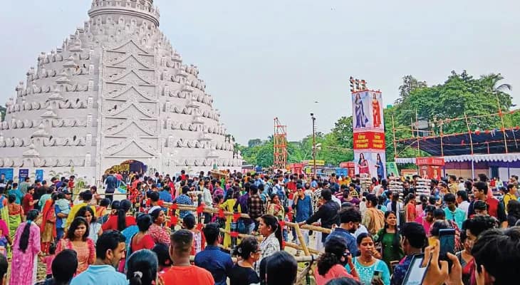 পুজো ম্যাপের নয়া হটস্পট এখন কল্যাণী মহালয়াতেই মণ্ডপে জমজমাট ভিড়