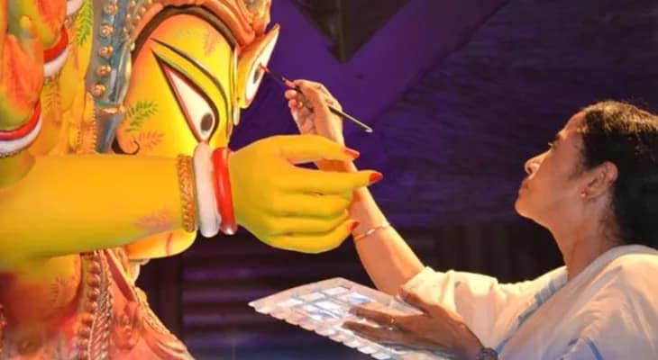 মমতার হাত ধরে উৎসবের আমেজে রাজ্য