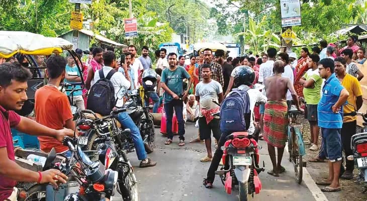 তাহেরপুরে কিশোরী খুনের জের, স্তব্ধ রাজ্য সড়ক