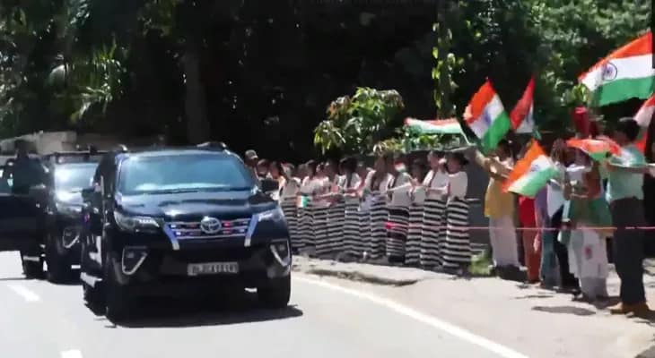 অরুণাচলপ্রদেশের ইটানগরে রোড শো করছেন প্রধানমন্ত্রী নরেন্দ্র মোদি