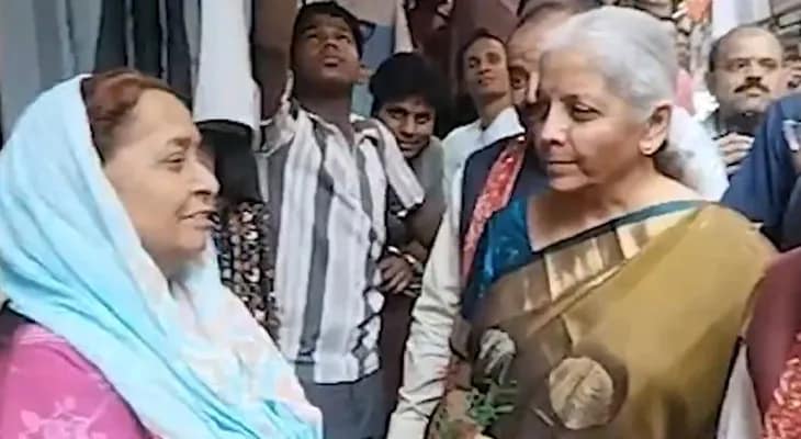 জিএসটি হারে পরিবর্তনের পরই দিল্লির সুভাষচকে ব্যবসায়ীদের সঙ্গে দেখা করলেন কেন্দ্রীয় অর্থমন্ত্রী নির্মলা সীতারামন