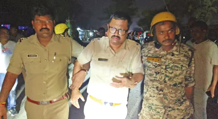 চাঁদা: সংঘর্ষ থামাতে গিয়ে জখম ৫ পুলিশ, নকশালবাড়িতে  গ্রেফতার চার