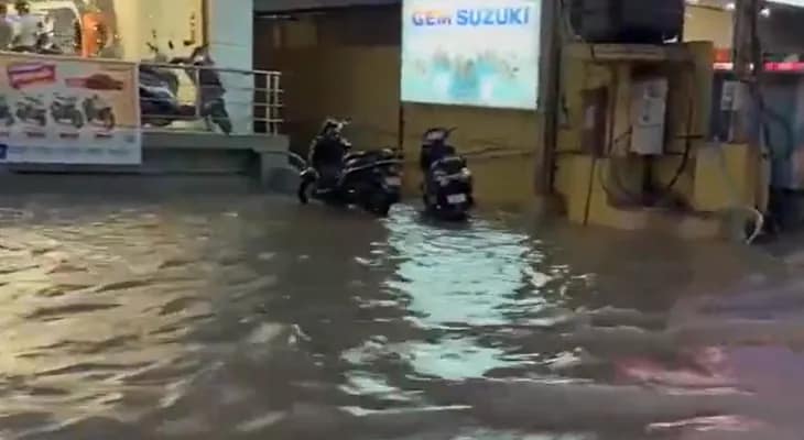 হায়দরাবাদে ভারী বৃষ্টির জেরে জলমগ্ন একাধিক এলাকা