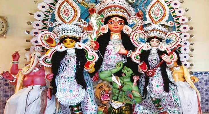 কাঁকসার অযোধ্যায় মুখোপাধ্যায়দের পুজো নৈবেদ্য সাজে ৬৮ সের আতপ চালে