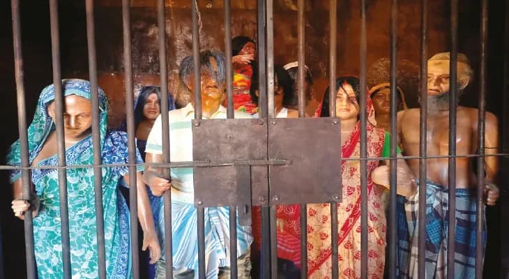 বাংলা ও বাঙালির উপর অত্যাচার, মরুতীর্থ  হিংলাজের মতো নানা থিমে জমজমাট দমদম