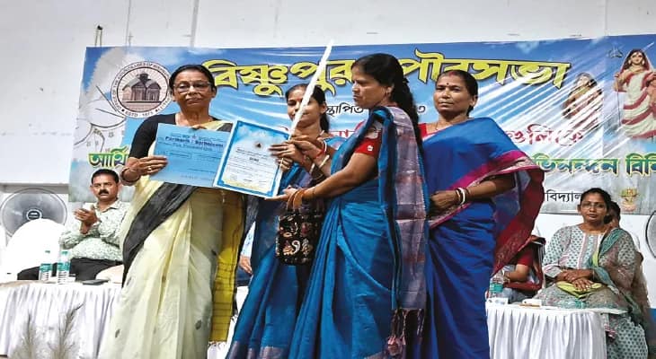 ৬৮টি পুজো কমিটিকে আর্থিক সাহায্য বিষ্ণুপুর পুর কর্তৃপক্ষের