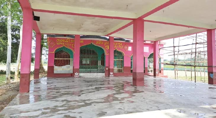 রায়গঞ্জের মেহেন্দিগ্রামে দুর্গাপুজোয় পাঁচদিন নিরামিষ খান হিন্দু, মুসলিমরা
