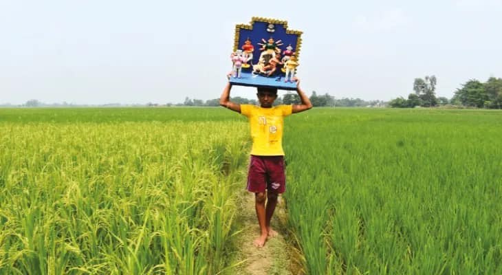 কিশোর অর্পণের তৈরি ৩ ফুটের দুর্গা পূজিত হবে নলহাটির পাড়ার মণ্ডপে
