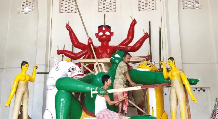 কোচবিহারের বড়দেবী পূর্ণসাজে সেজে উঠছেন, আজ মাতৃ দর্শন