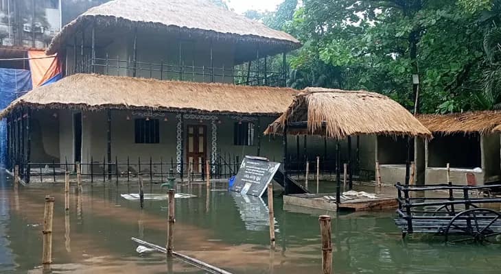 ভারী বৃষ্টির জেরে বিপর্যস্ত হাওড়া পুর এলাকা, জল জমেছে একাধিক রাস্তায়, কার্যত অবরুদ্ধ দ্বিতীয় হুগলি সেতু