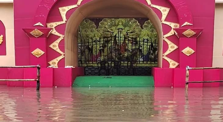 হাওড়ার শিবপুরের বি গার্ডেনে জলমগ্ন প্যান্ডেল