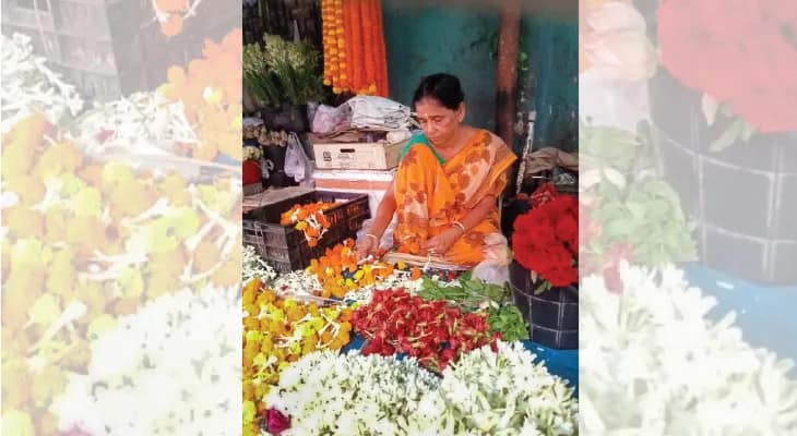 নবরাত্রি ও দুর্গাপুজোকে ঘিরে ফুলের দাম চড়া