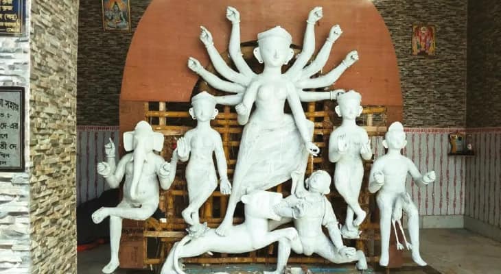 ৯টি দুর্গাপুজো ঘিরে কান্দির ১৭ নম্বর ওয়ার্ডে উন্মাদনা