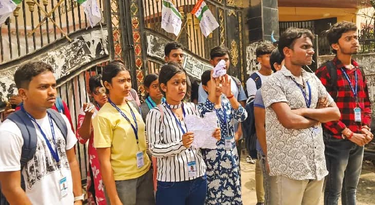 বালুরঘাট কলেজ: ইউনিয়ন ফান্ডের নামে ৪০০ টাকা! প্রতিবাদ