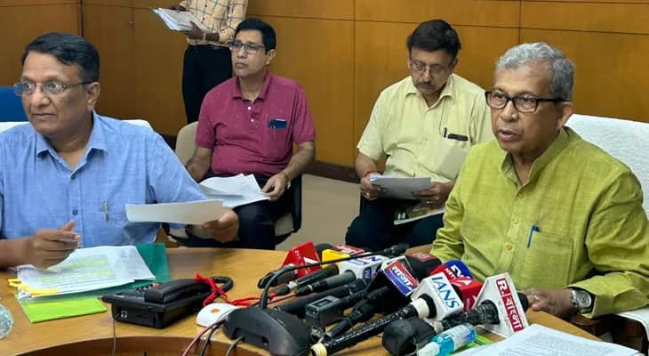 মাত্রাতিরিক্ত বৃষ্টিতে ভেসেছে কলকাতা সহ পার্শ্ববর্তী এলাকা, সাংবাদিক সম্মেলনে জানালেন সেচমন্ত্রী মানস ভুঁইয়া