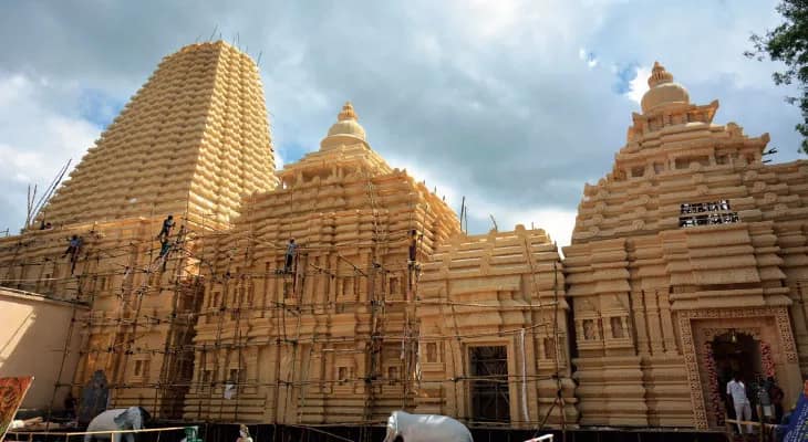 আজিমগঞ্জ ফ্রেন্ডস ক্লাবের থিম দীঘার জগন্নাথ মন্দির
