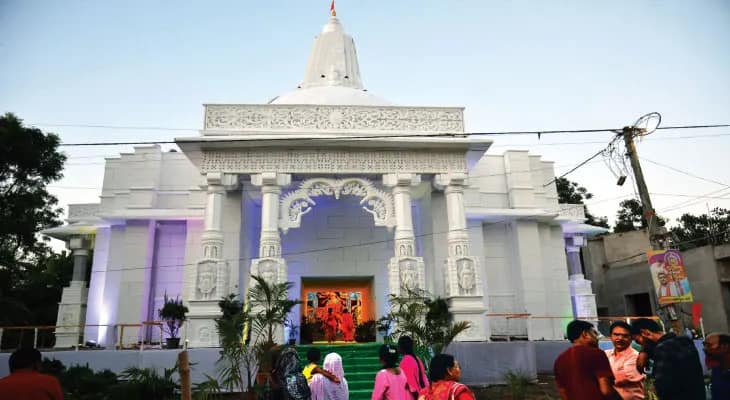 মুর্শিদাবাদের বুধাসপাড়া সর্বজনীনের থিম জয়পুরের লক্ষ্মী-নারায়ণ মন্দির