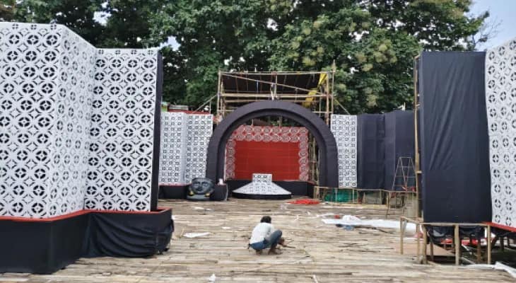 আদিবাসীদের কৃষ্টিকলা দেখা যাবে রথখোলা শিবাজি সংঘের প্যান্ডেলে