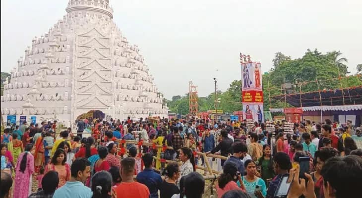 ভিড়ের চাপে তিতিবিরক্ত বাসিন্দারা