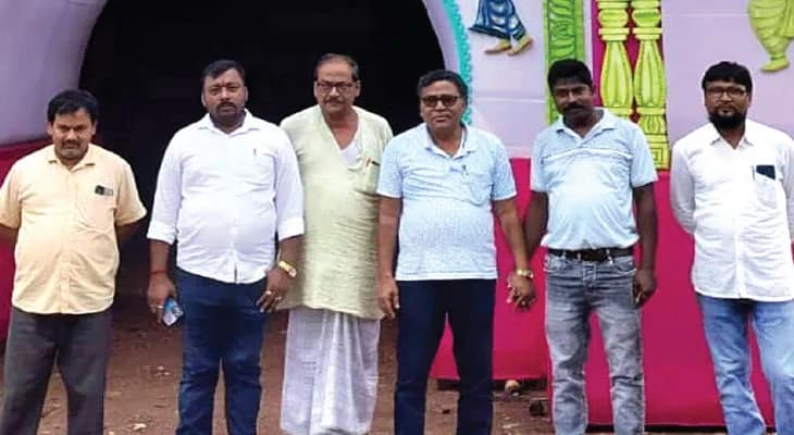 হিন্দুদের সঙ্গে মুসলিমরাও কাঁধে কাঁধ মেলান, কেশপুর বাসস্ট্যান্ড সর্বজনীনের এবারের পুজোর থিম ‘সম্প্রীতি’