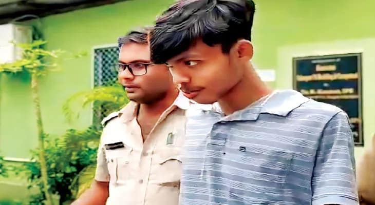খুনের পর বাড়িতে মদ্যপানের আসর, রক্তমাখা হাতে চিয়ার্স