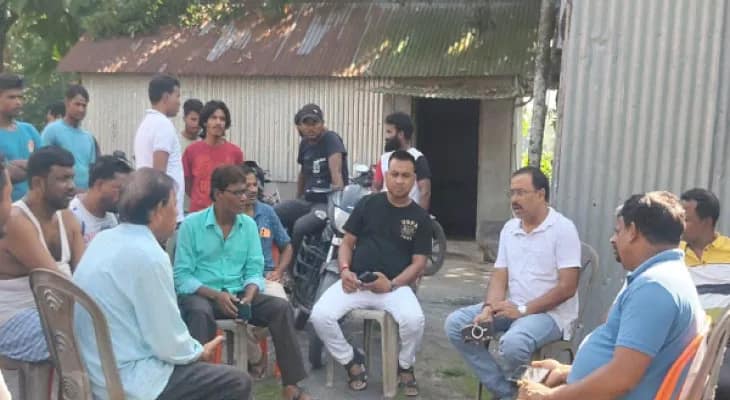 তৃণমূলের প্রাক্তন প্রধানের বাড়ির সামনে রাতে বোমাবাজি, চাঞ্চল্য