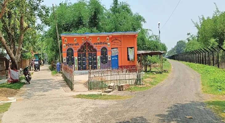 সীমান্তের পুজোগুলিতে যোগ দেন বিএসএফ জওয়ানরাও, শিকারপুর কুঠিপাড়ার পুজো ঘিরে উচ্ছ্বাস