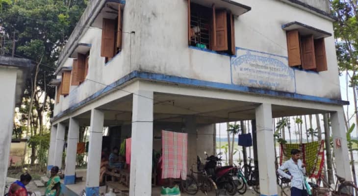 ‘মা, ইছামতী নদী সংস্কার করে দাও’, গাইঘাটা ত্রাণ শিবিরে প্রার্থনা বন্যা দুর্গতদের
