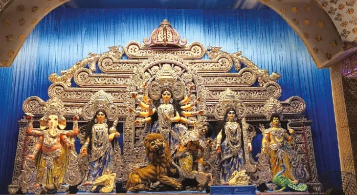 মূর্ত থেকে অমূর্ত, দুর্গোৎসবে বর্ণময় থিমের আবেদনে ডানকুনি মায়ানগরী