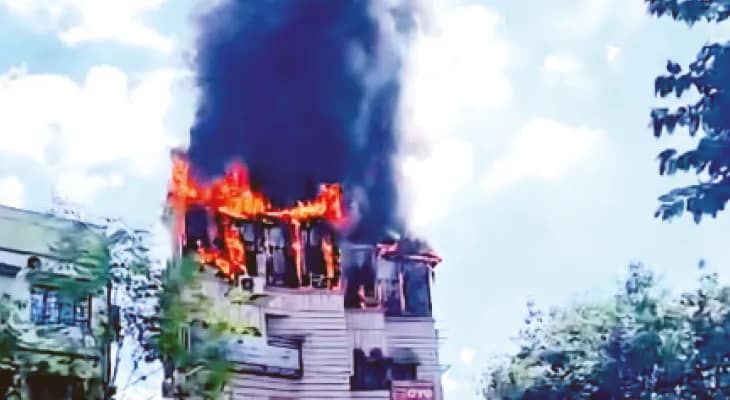 আনোয়ার শাহ রোডে গেস্ট হাউসে আগুন